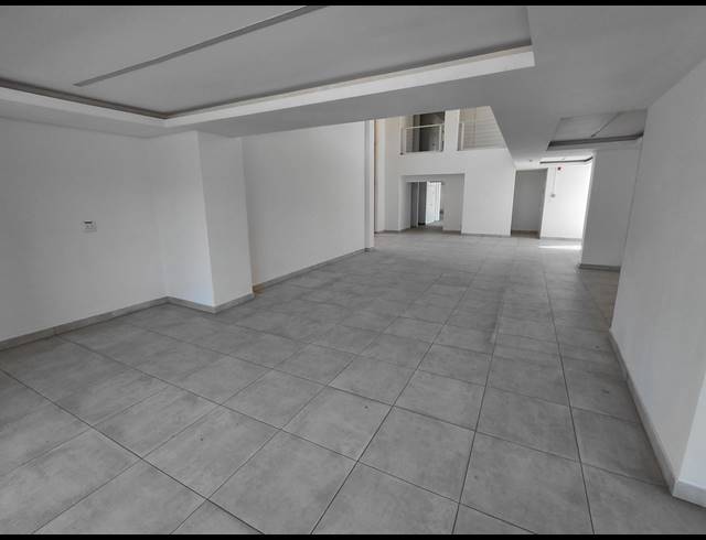 1,011M² OFFICE TO LET IN HALFWAY GARDENS